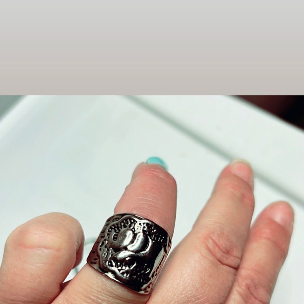 Elephant Ring  - Picture 2 of 4